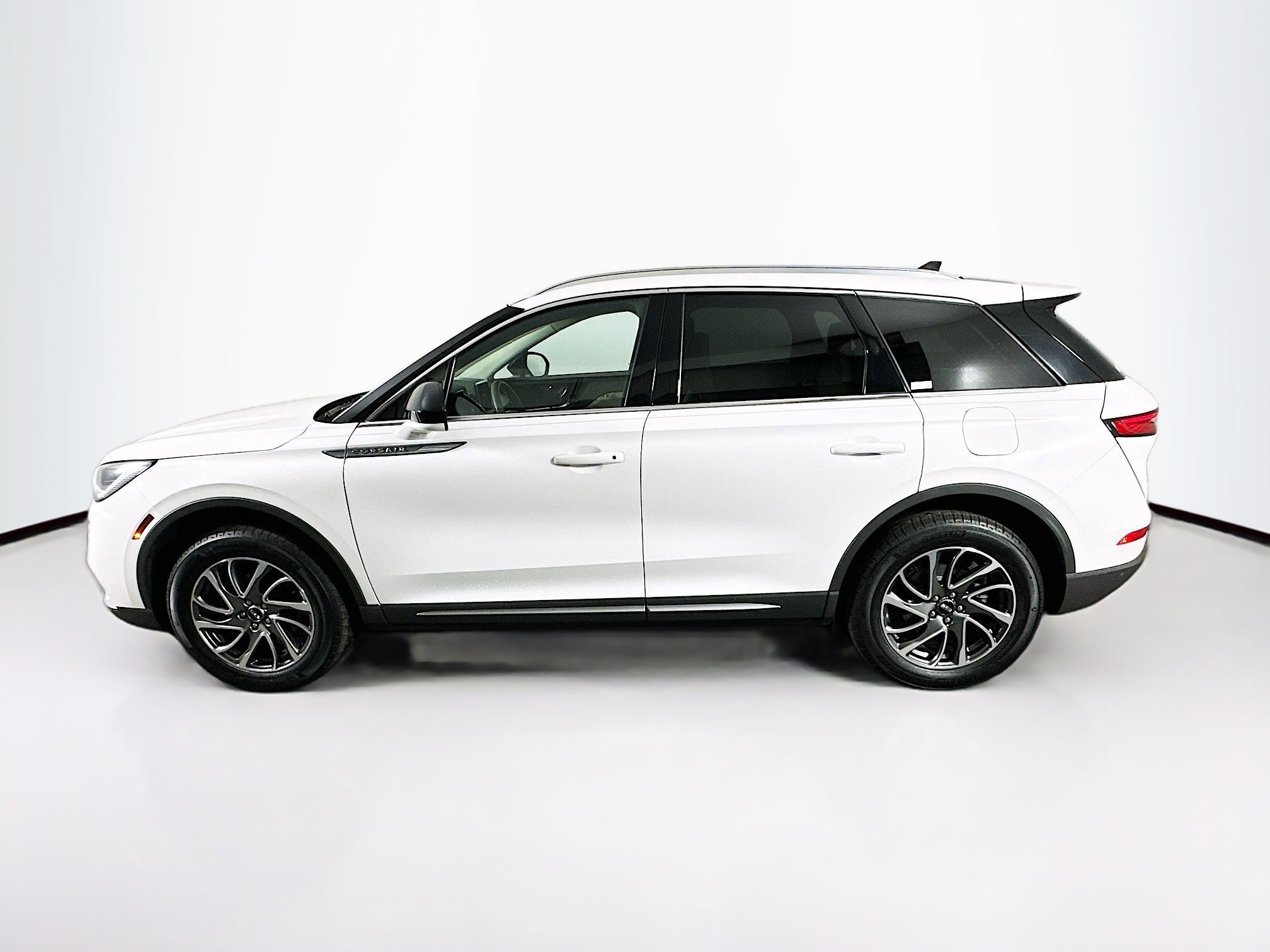 Used 2022 Lincoln Corsair AWD w/ Equipment Group 101A image 4