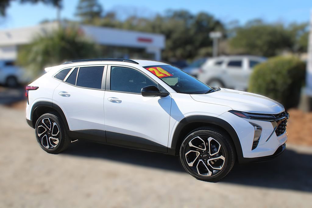 Used 2024 Chevrolet Trax RS image 4