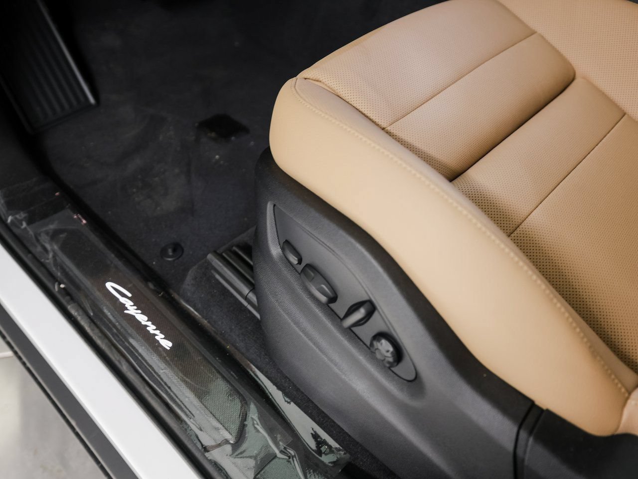 Certified 2026 Porsche Cayenne AWD/4WD image 13