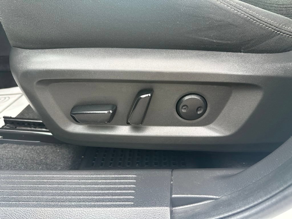 Used 2023 Nissan Rogue SV FWD image 17