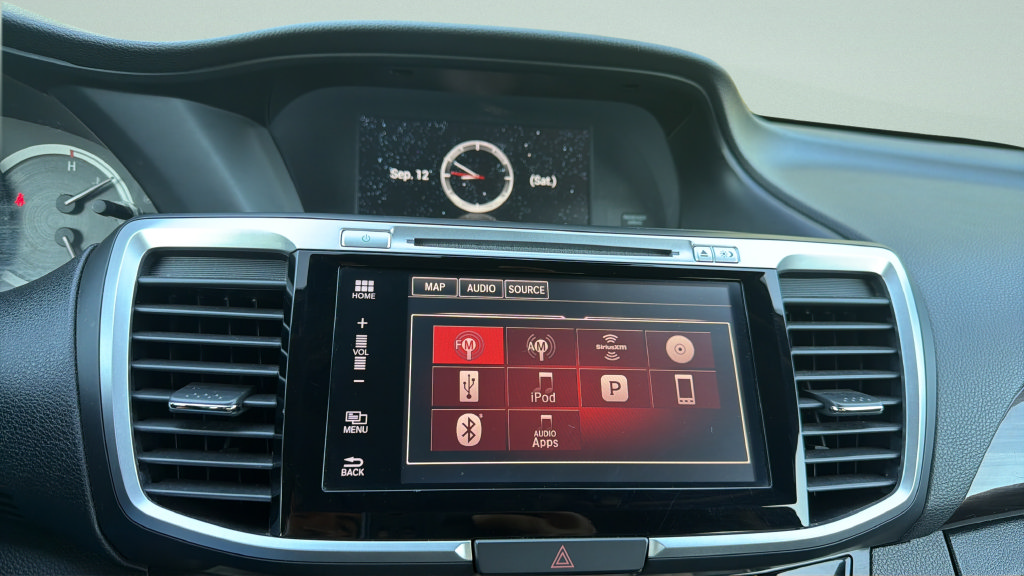 Used 2016 Honda Accord Touring image 20