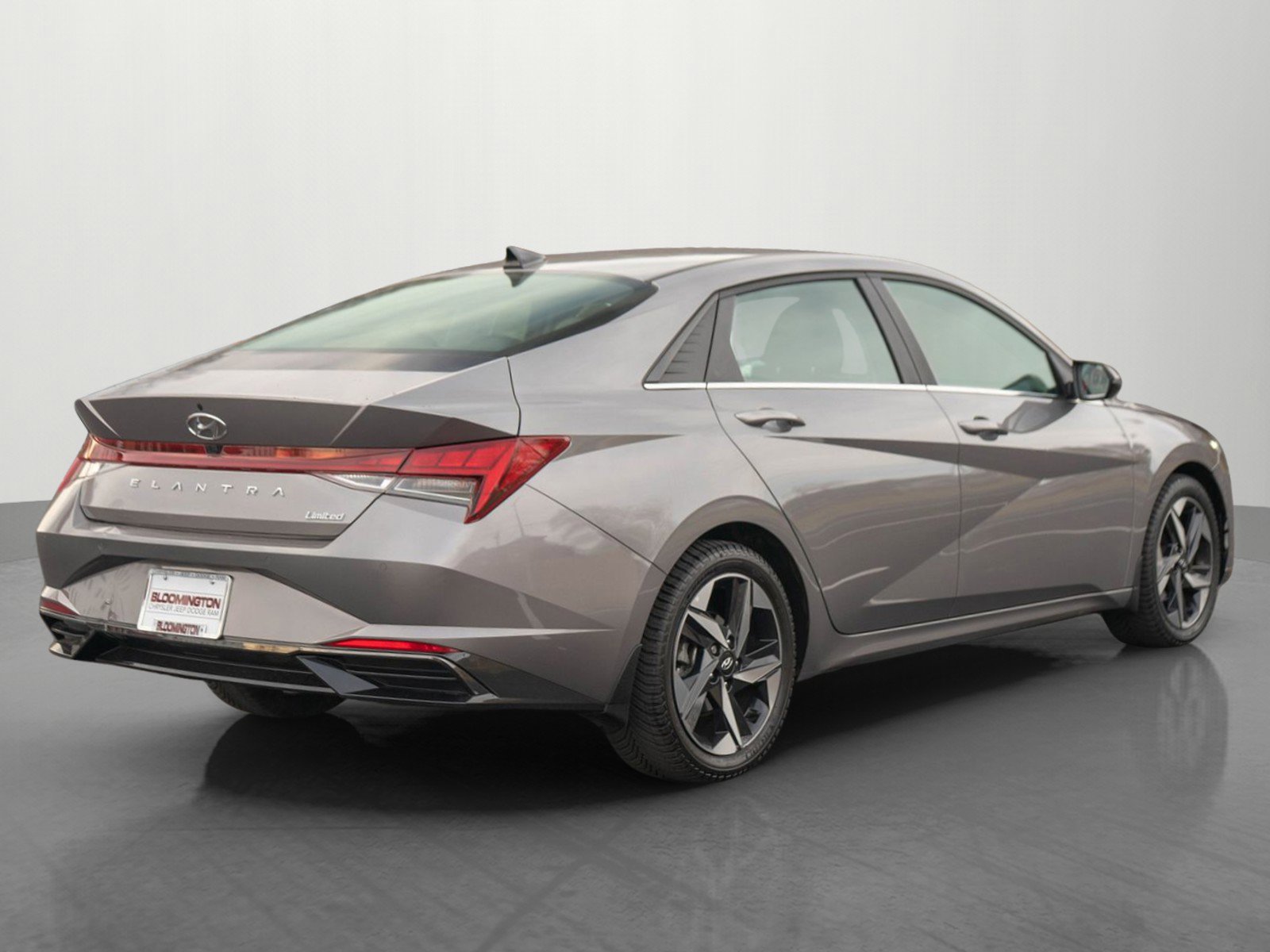 Used 2023 Hyundai Elantra Limited image 7