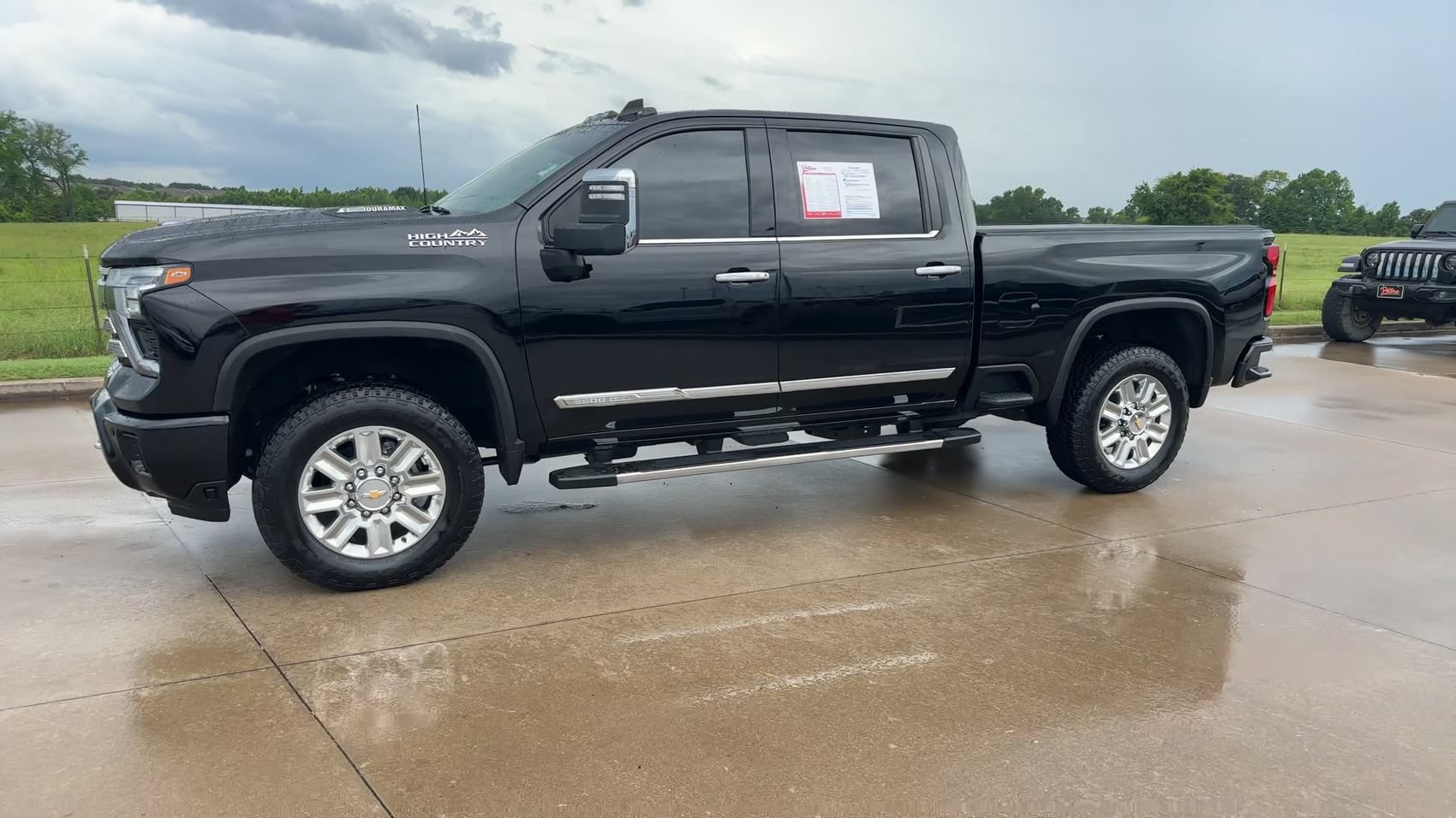 Used 2025 Chevrolet Silverado 3500 High Country w/ Technology Package AWD/4WD image 4