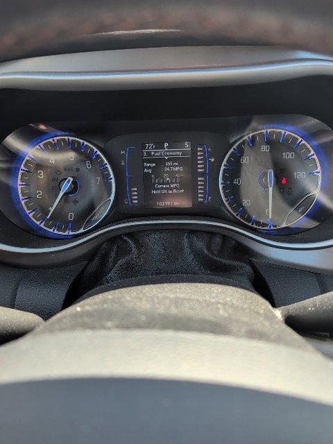 Used 2020 Chrysler Pacifica Touring w/ Cold Weather Group FWD image 13