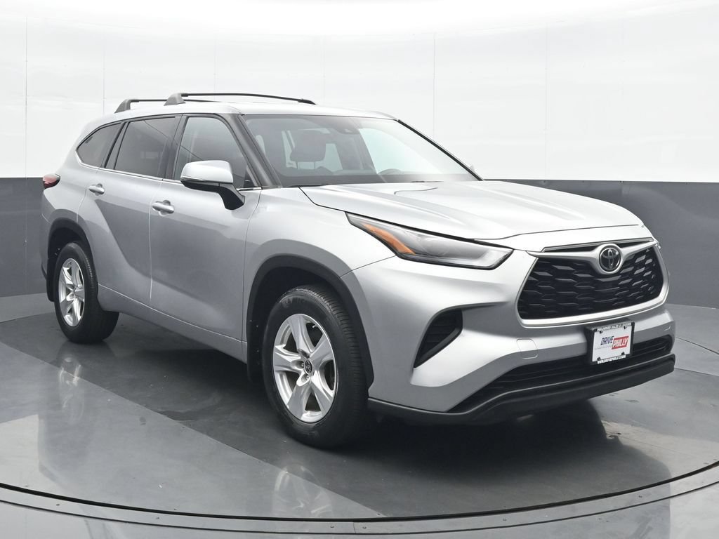Used 2022 Toyota Highlander L AWD/4WD image 9