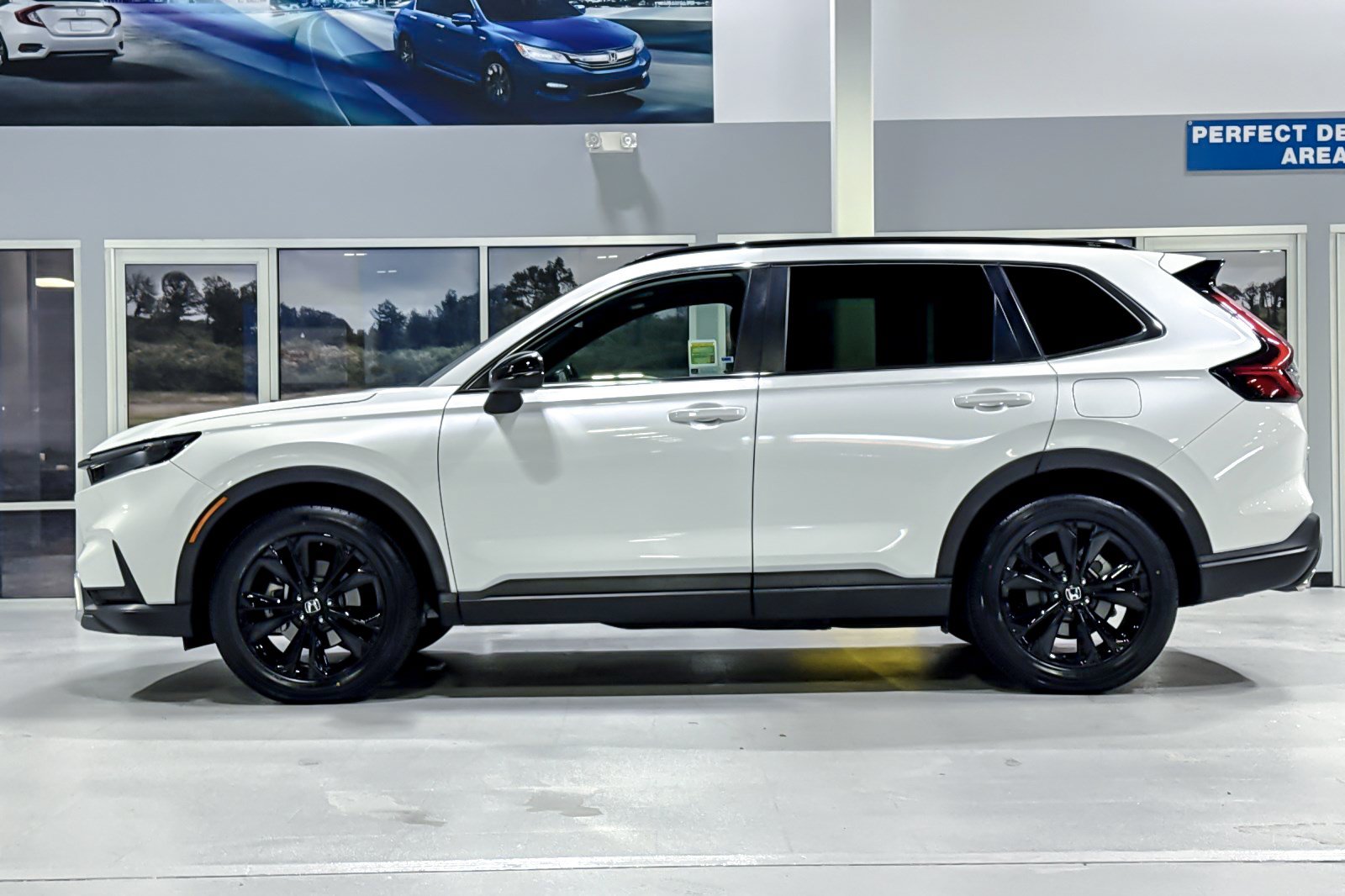 Used 2023 Honda CR-V Sport Touring image 2