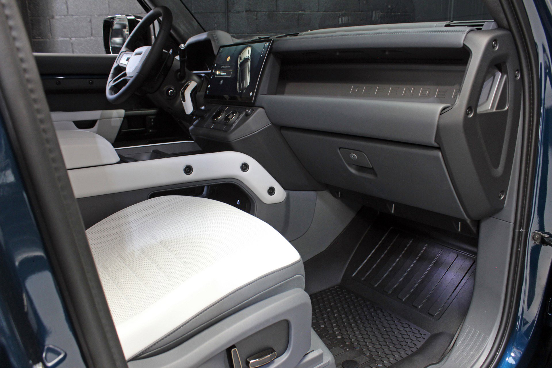 Used 2026 Land Rover Defender 110 image 56