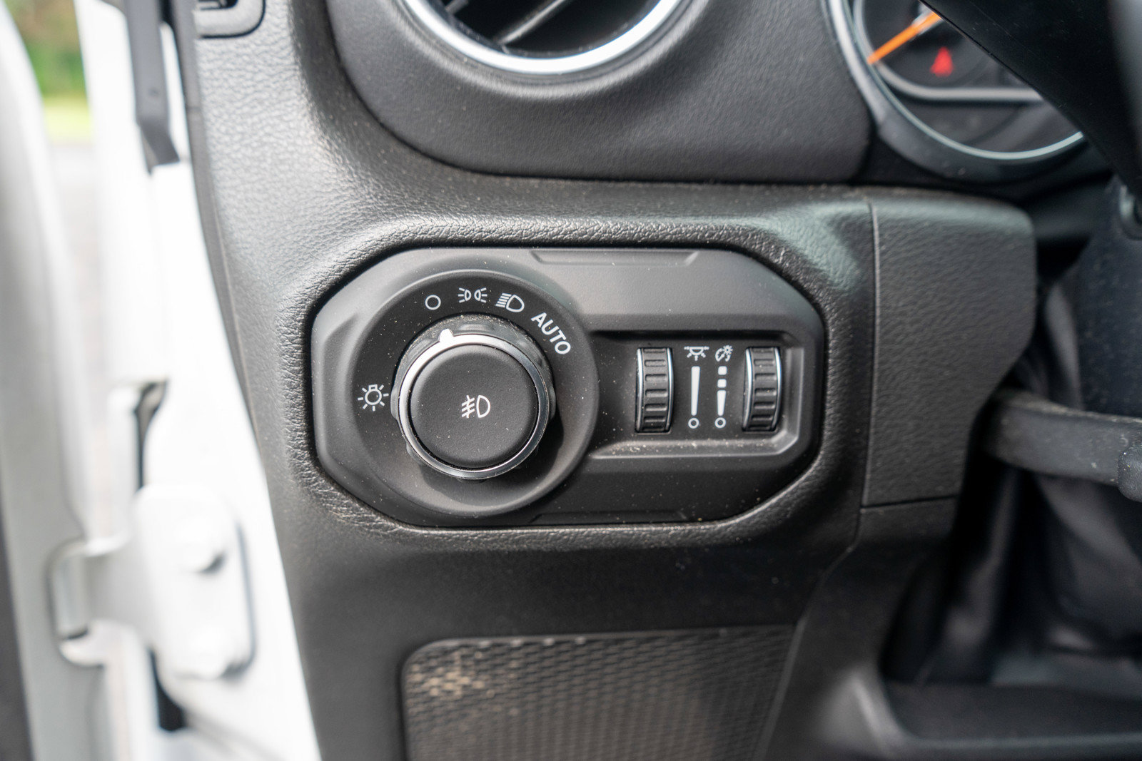 Used 2022 Jeep Wrangler Unlimited Sahara w/ LED Lighting Group AWD/4WD image 16