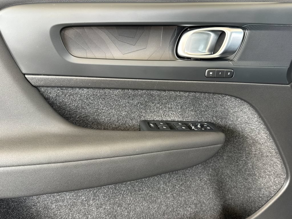 Certified 2023 Volvo C40 Recharge Core AWD/4WD image 10