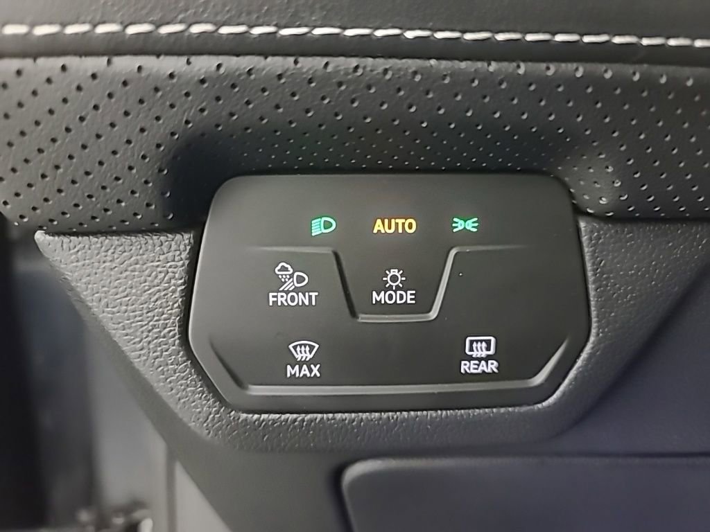 Used 2025 Volkswagen Atlas Cross Sport SE image 26