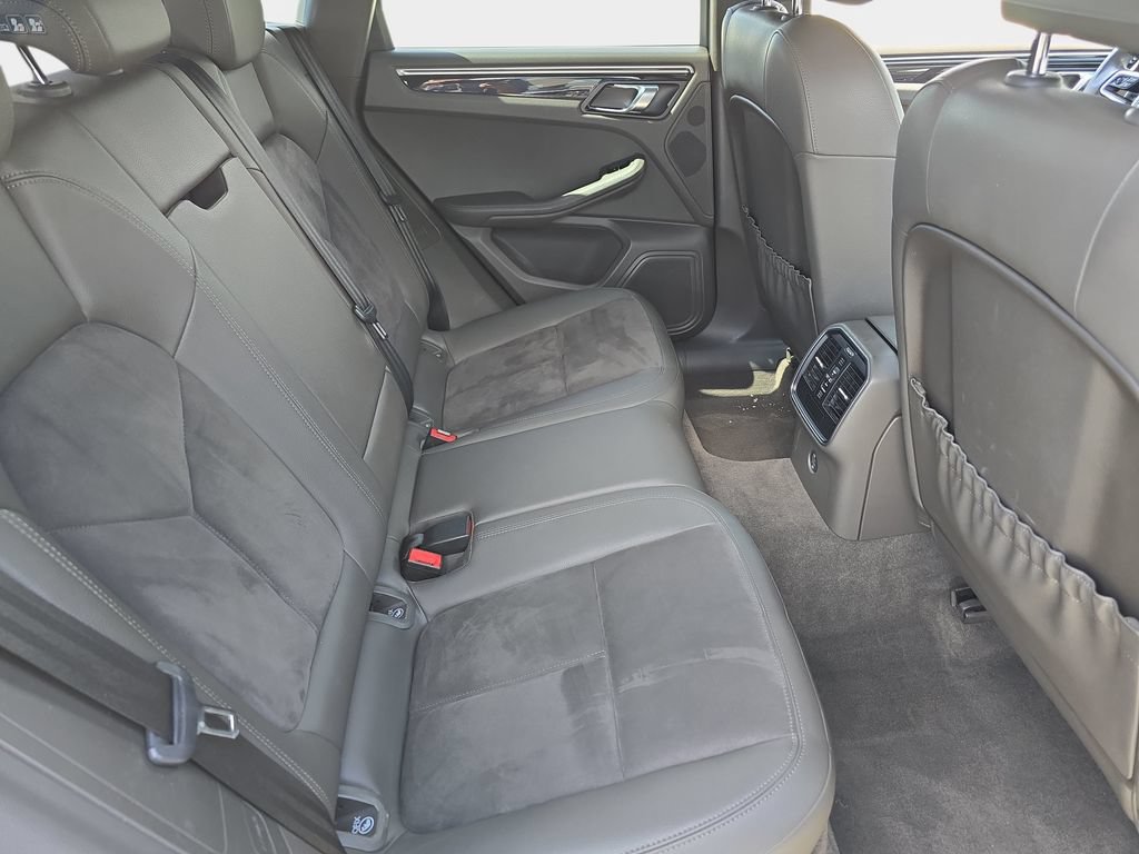 Used 2018 Porsche Macan AWD/4WD image 13