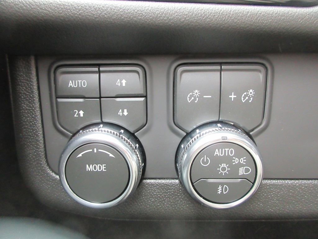 New 2026 GMC Yukon XL AT4 image 17