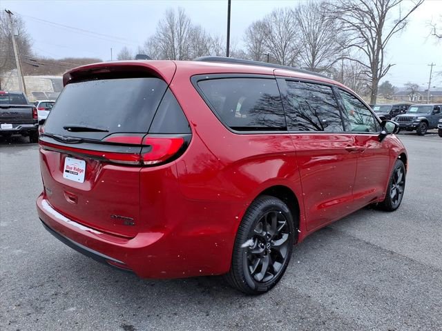 New 2026 Chrysler Pacifica Limited w/ S Appearance Package image 4