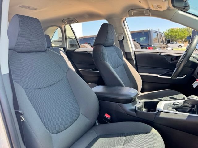 Used 2023 Toyota RAV4 LE AWD/4WD image 28