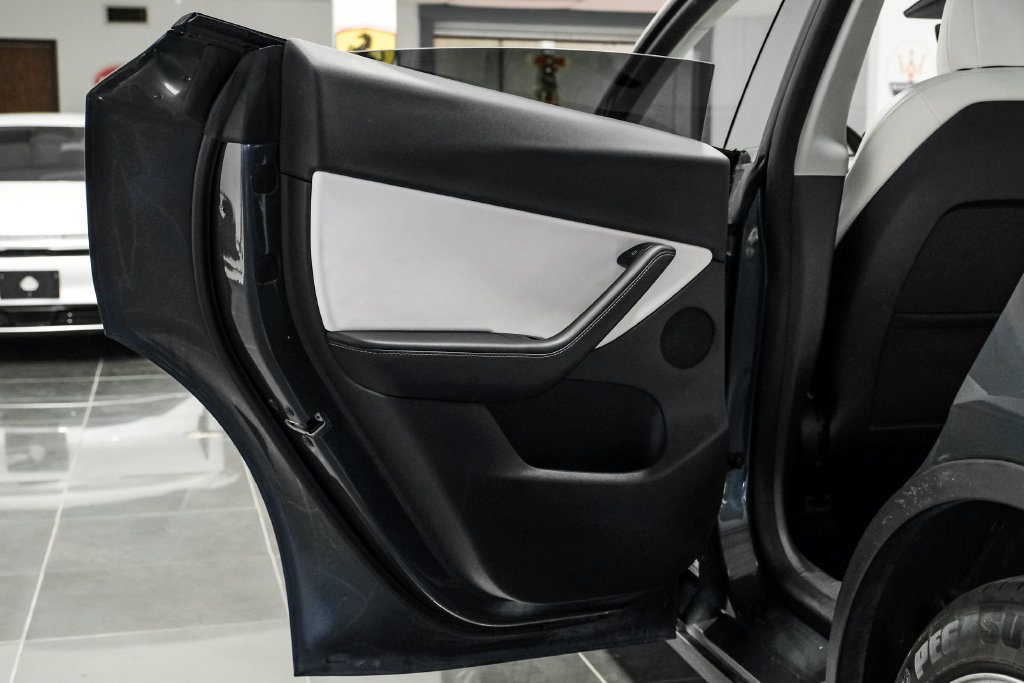 Used 2022 Tesla Model Y Long Range AWD/4WD image 41