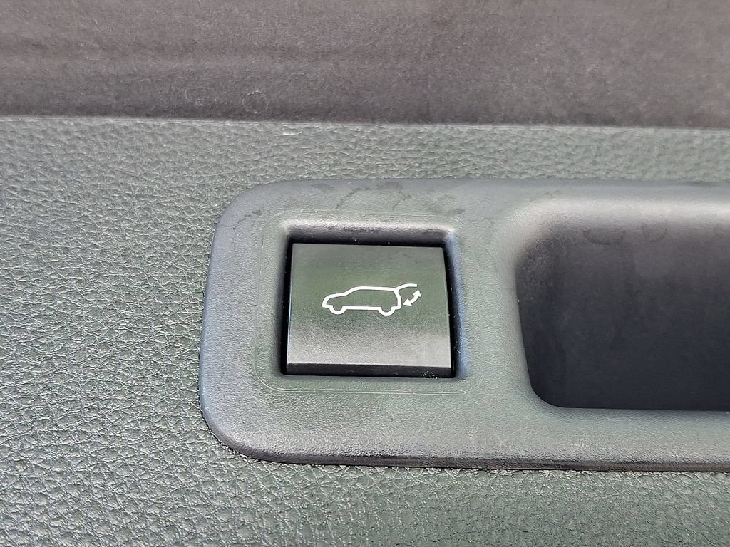 Used 2022 Toyota Highlander XLE AWD/4WD image 33