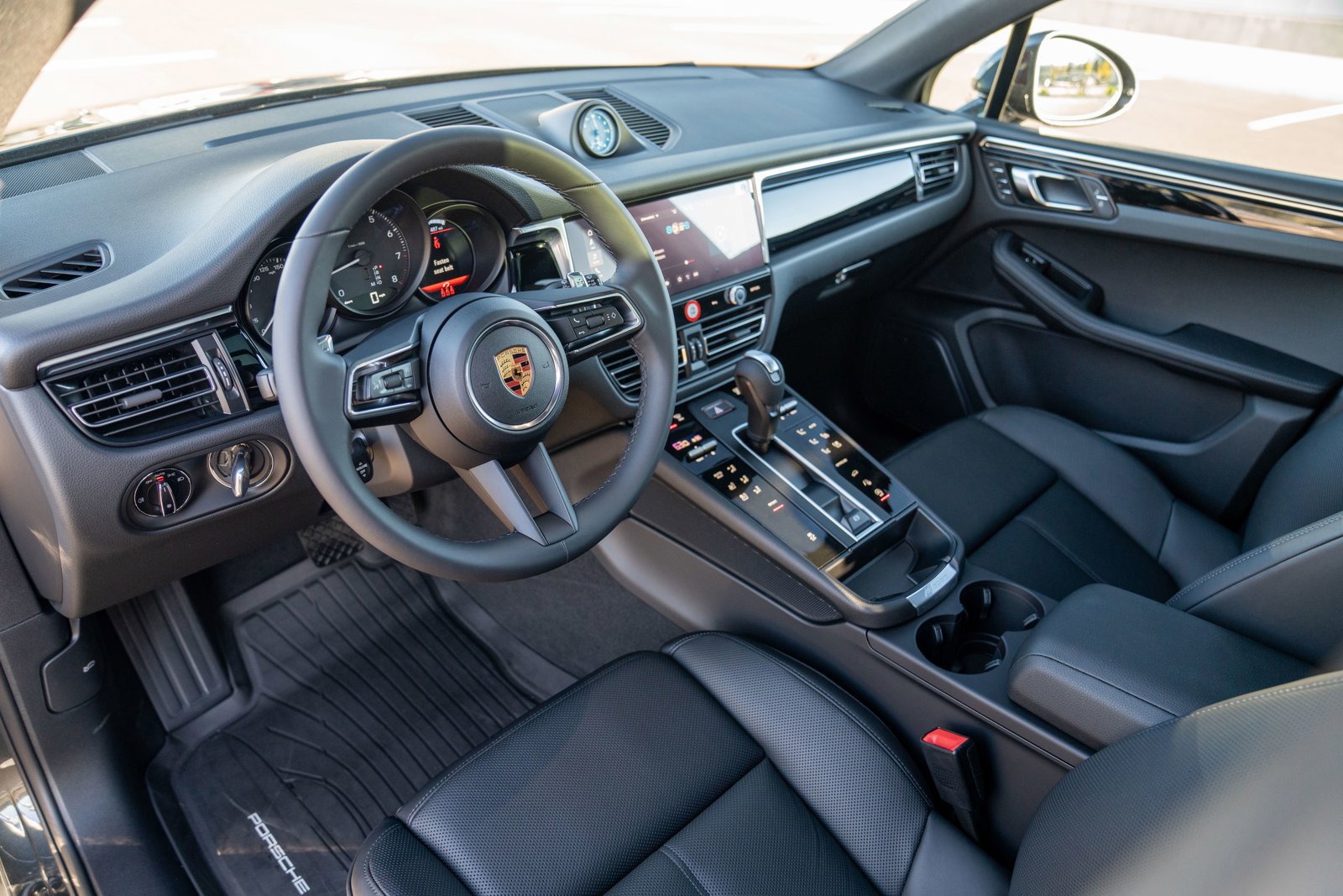 New 2026 Porsche Macan AWD/4WD image 4