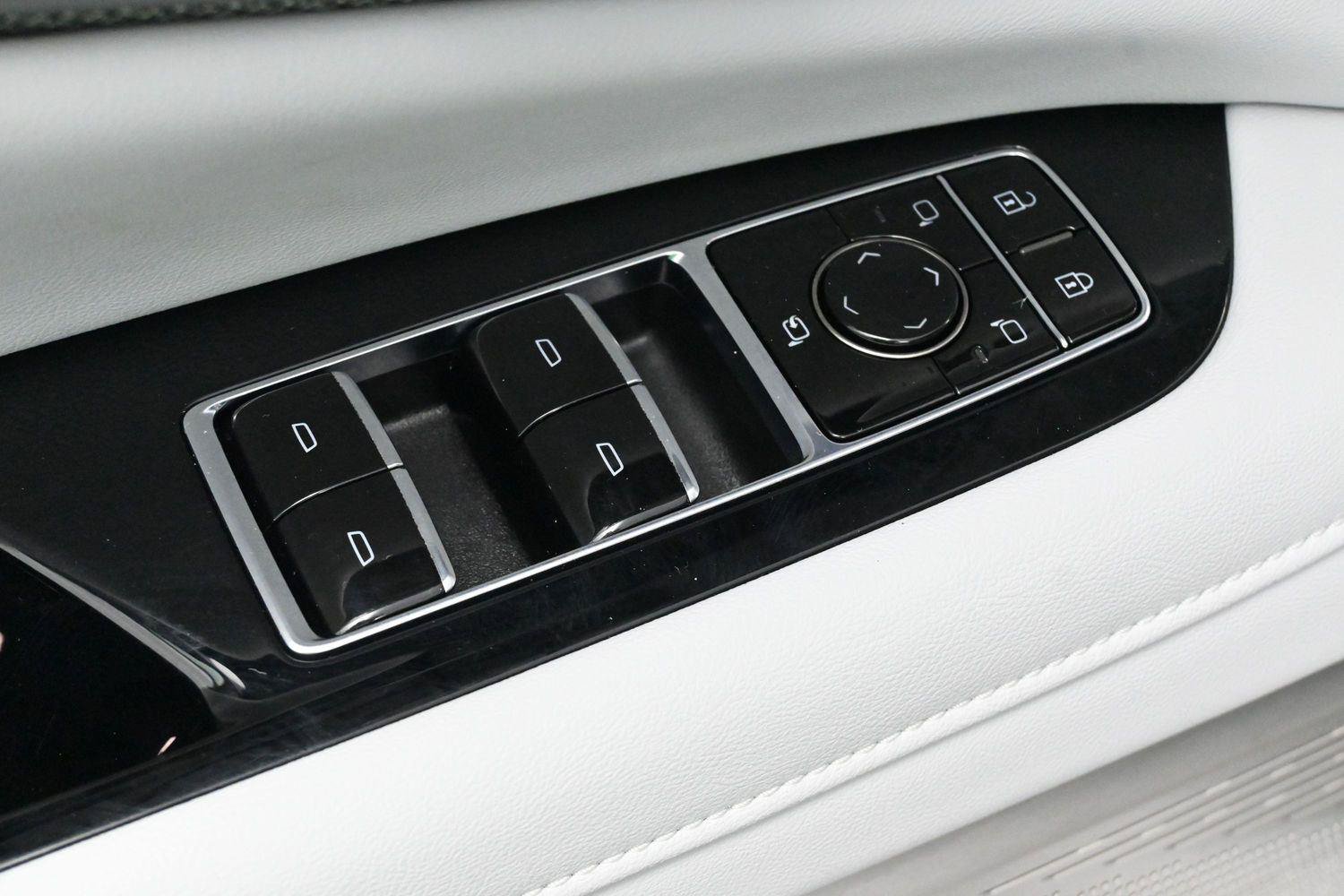 Certified 2025 Cadillac Optiq Sport 1 AWD/4WD image 13