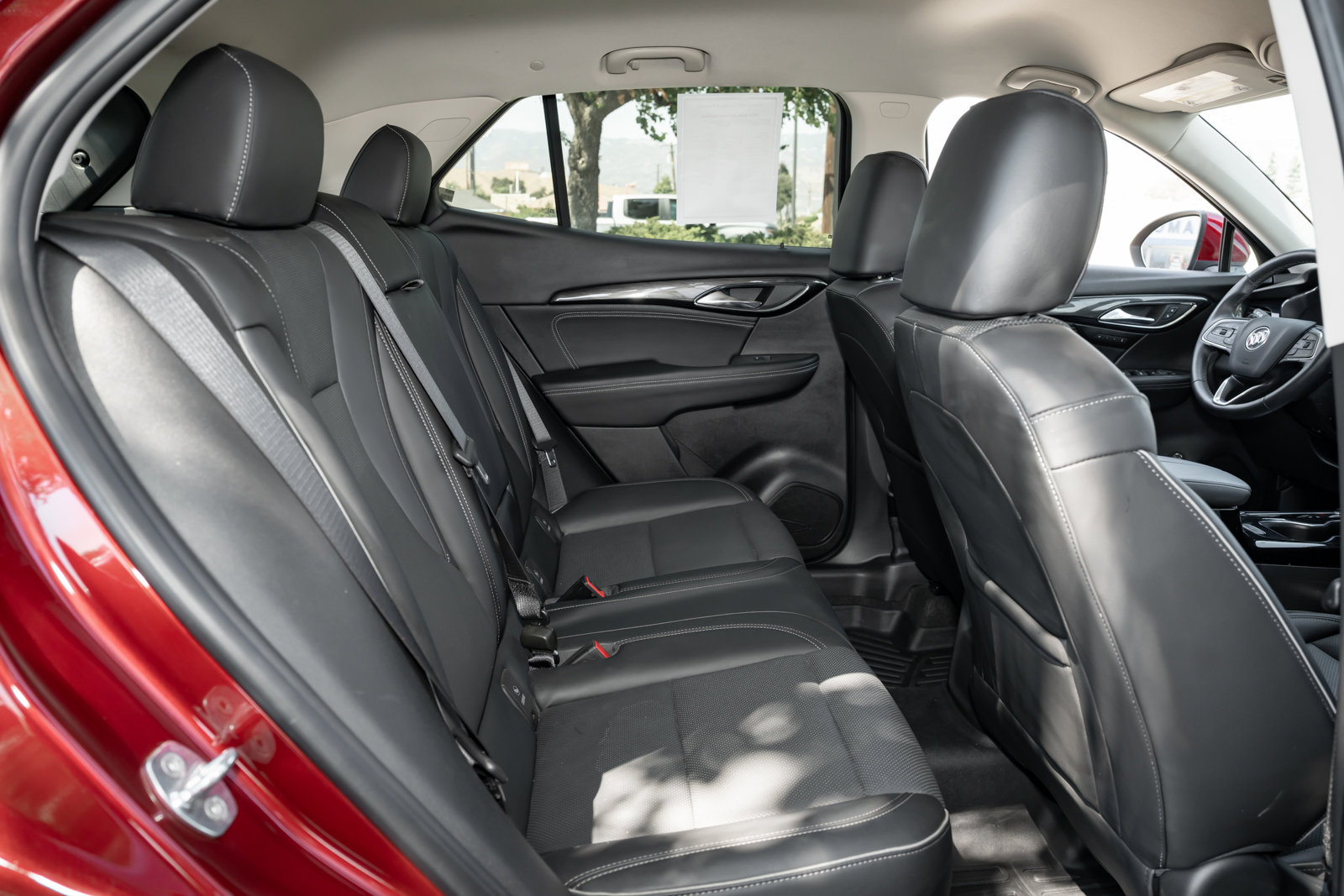 Used 2023 Buick Envision Essence image 39