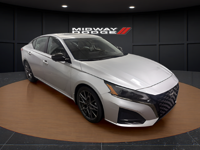 Used 2023 Nissan Altima 2.0 SR FWD image 1