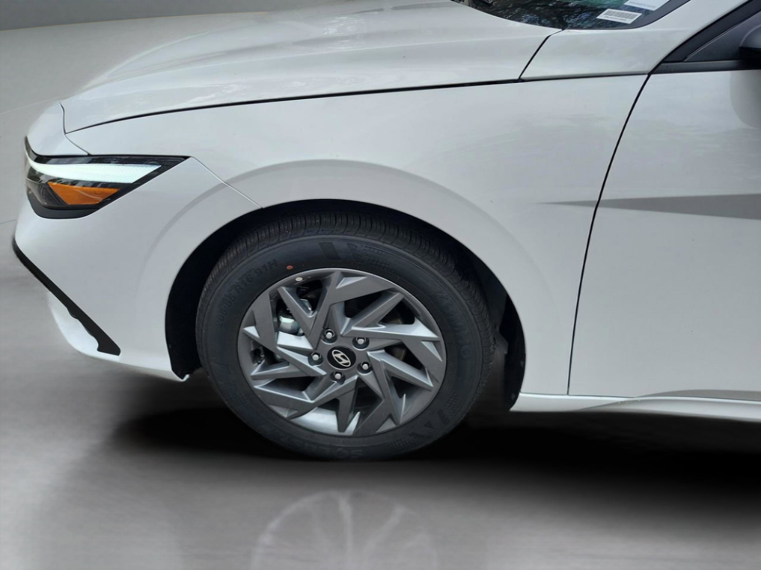 New 2026 Hyundai Elantra Hybrid FWD image 25