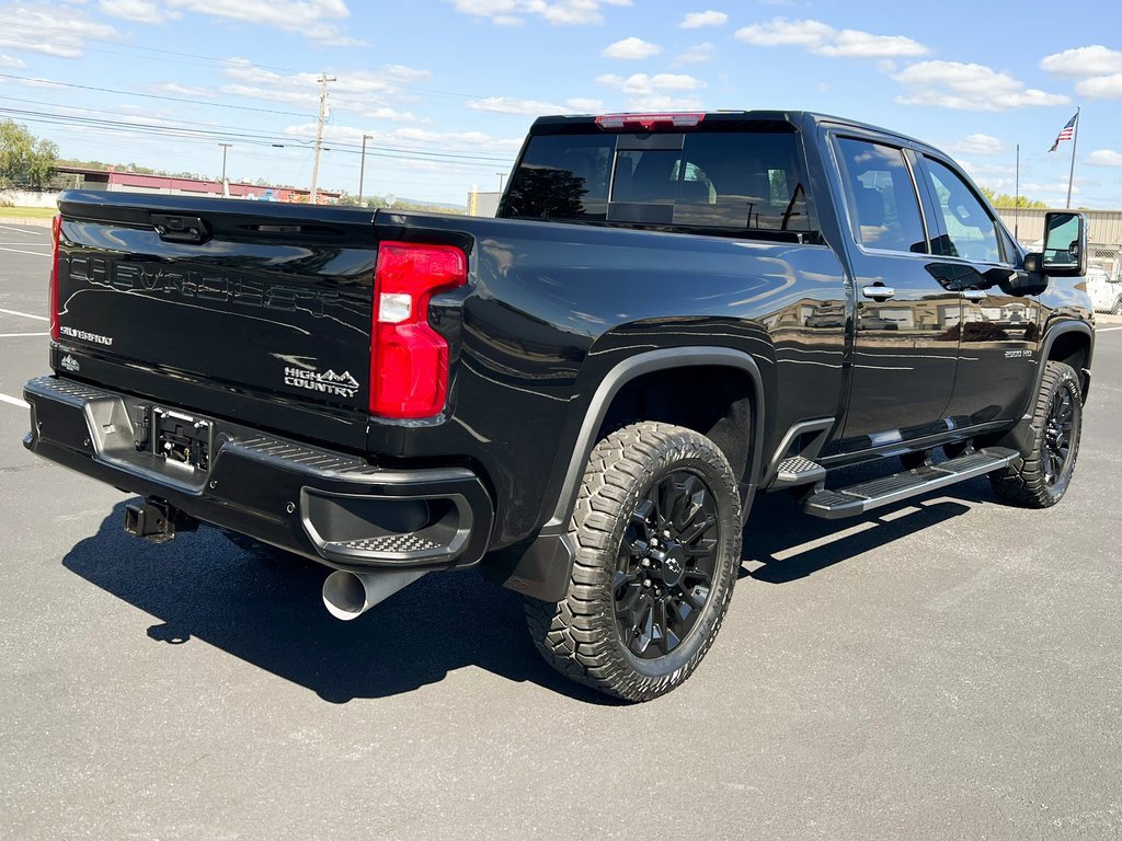 Used 2023 Chevrolet Silverado 2500 High Country image 9