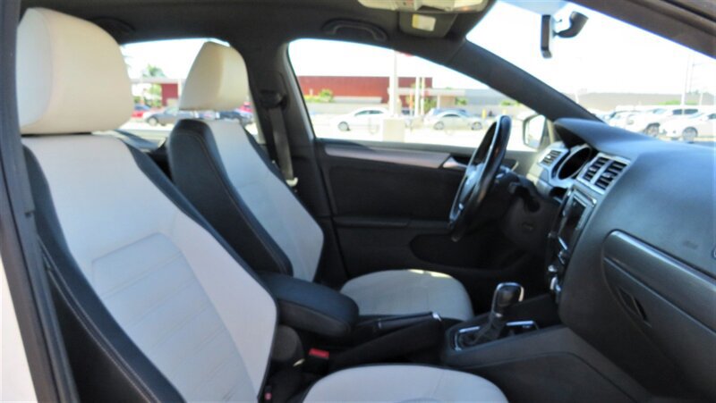 Used 2016 Volkswagen Jetta Sport w/ Lighting Package FWD image 12