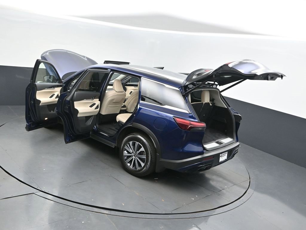 Certified 2023 INFINITI QX60 Pure image 2