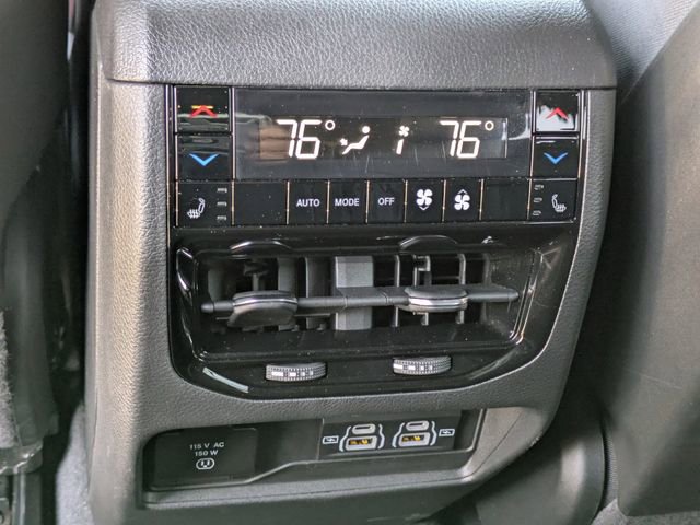 Used 2022 Jeep Grand Cherokee Overland w/ Luxury Tech Group IV image 17