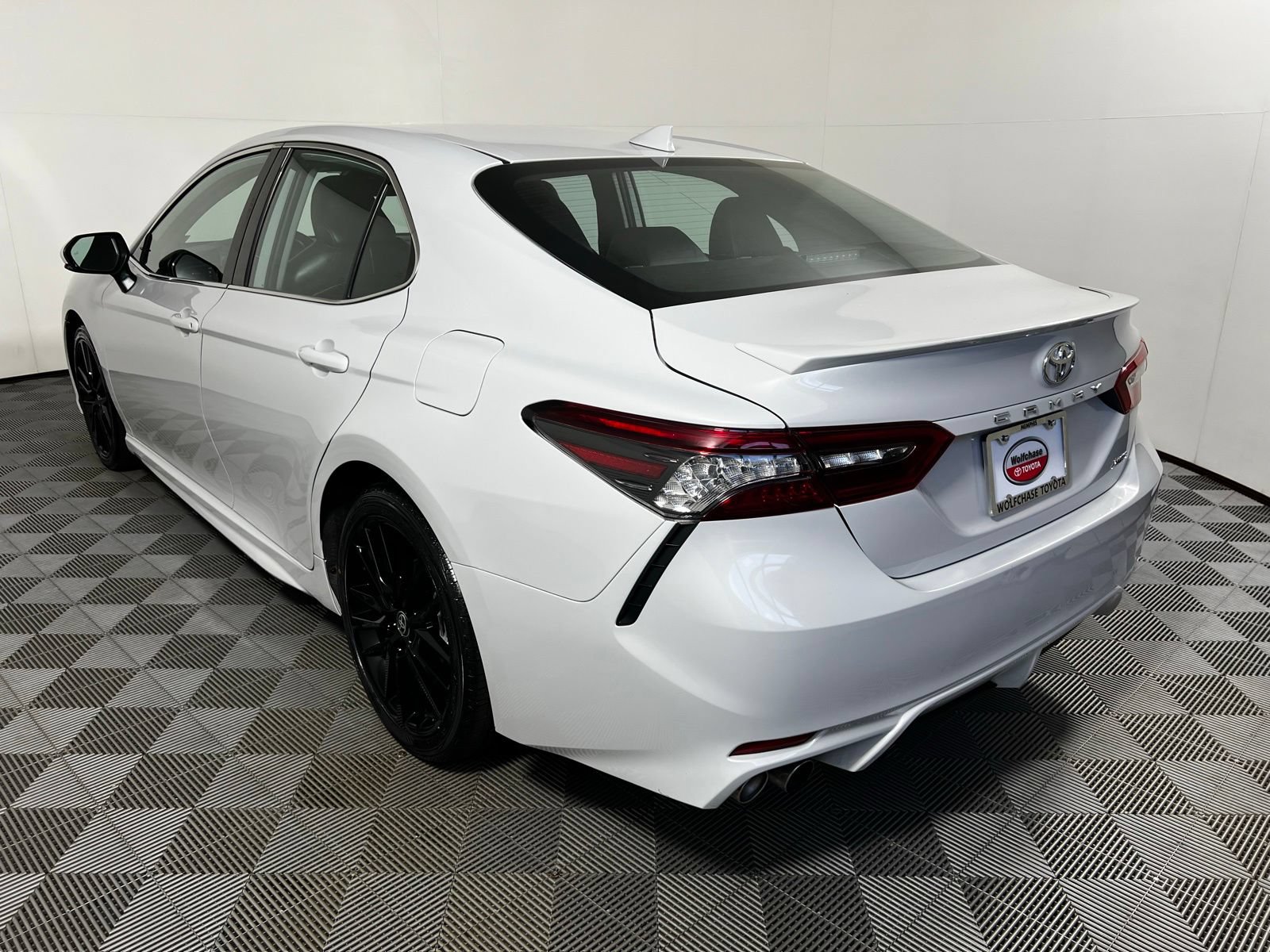 Used 2024 Toyota Camry XSE FWD image 7