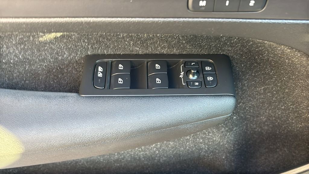 Used 2021 Volvo XC40 T5 R-Design w/ Climate Package image 12