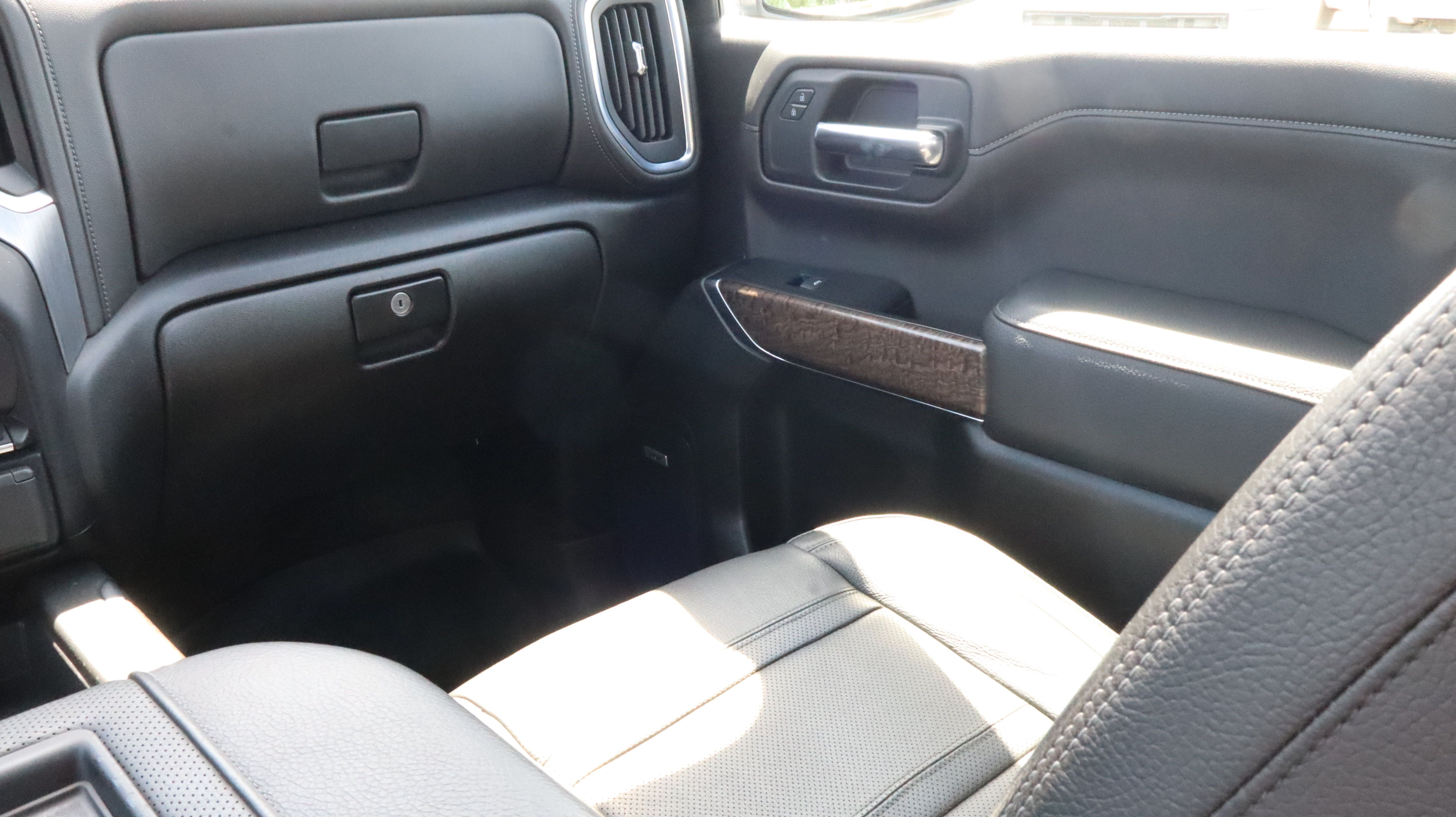 Used 2019 GMC Sierra 1500 Denali w/ Technology Package AWD/4WD image 11