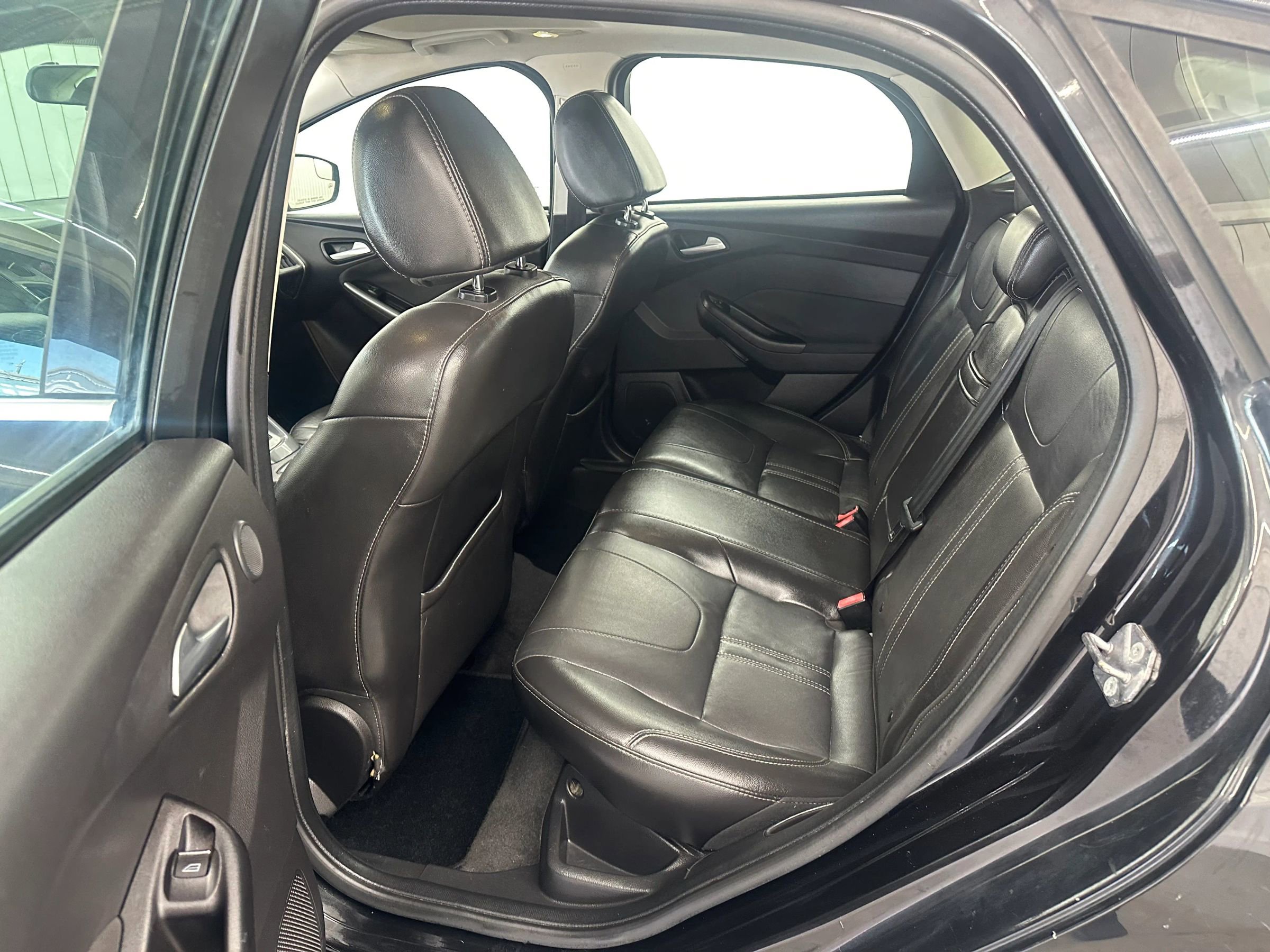 Used 2013 Ford Focus Titanium w/ Titanium Handling Pkg FWD image 11