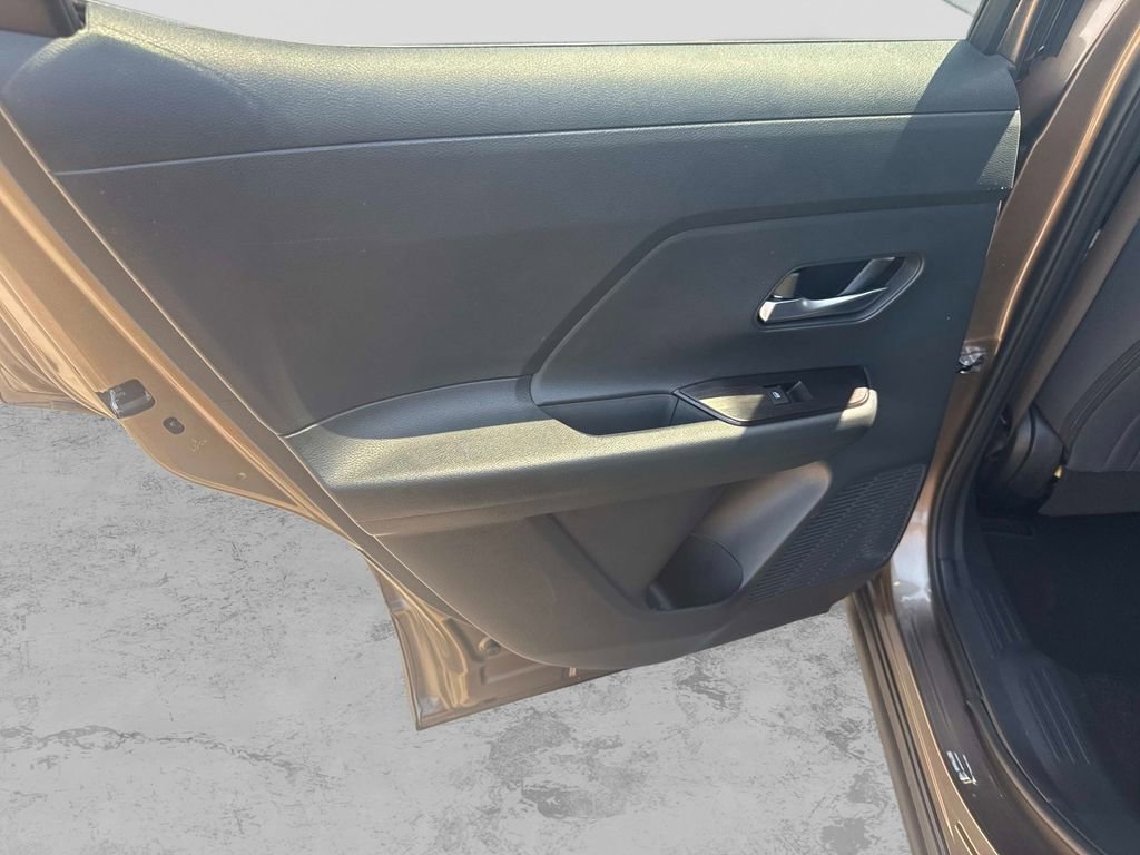 Used 2025 Nissan Kicks SV AWD/4WD image 16