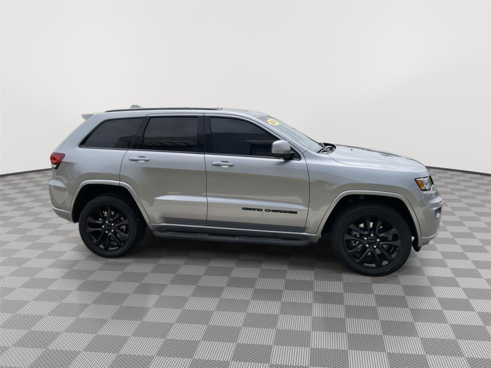 Used 2021 Jeep Grand Cherokee Laredo X AWD/4WD image 3