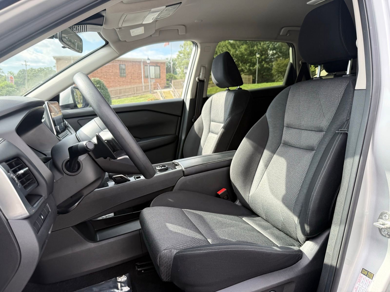 Used 2024 Nissan Rogue SV image 13