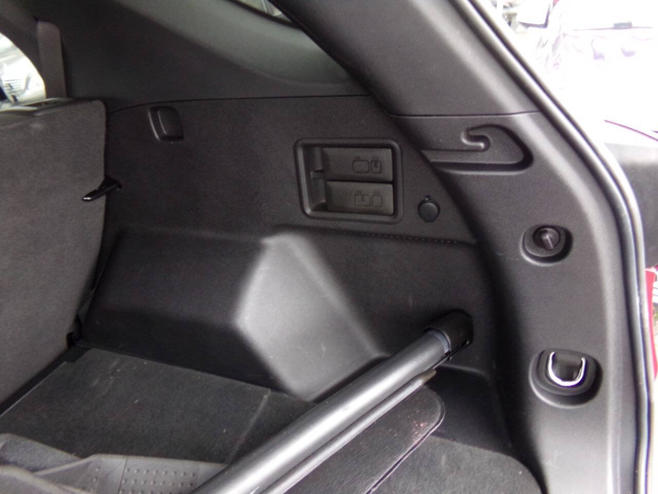 Used 2018 Chevrolet Equinox LT FWD image 18