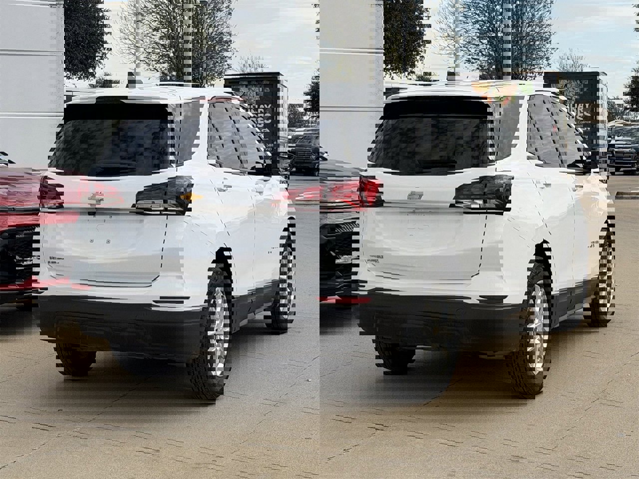 Used 2024 Chevrolet Equinox LS w/ LS Convenience Package image 4