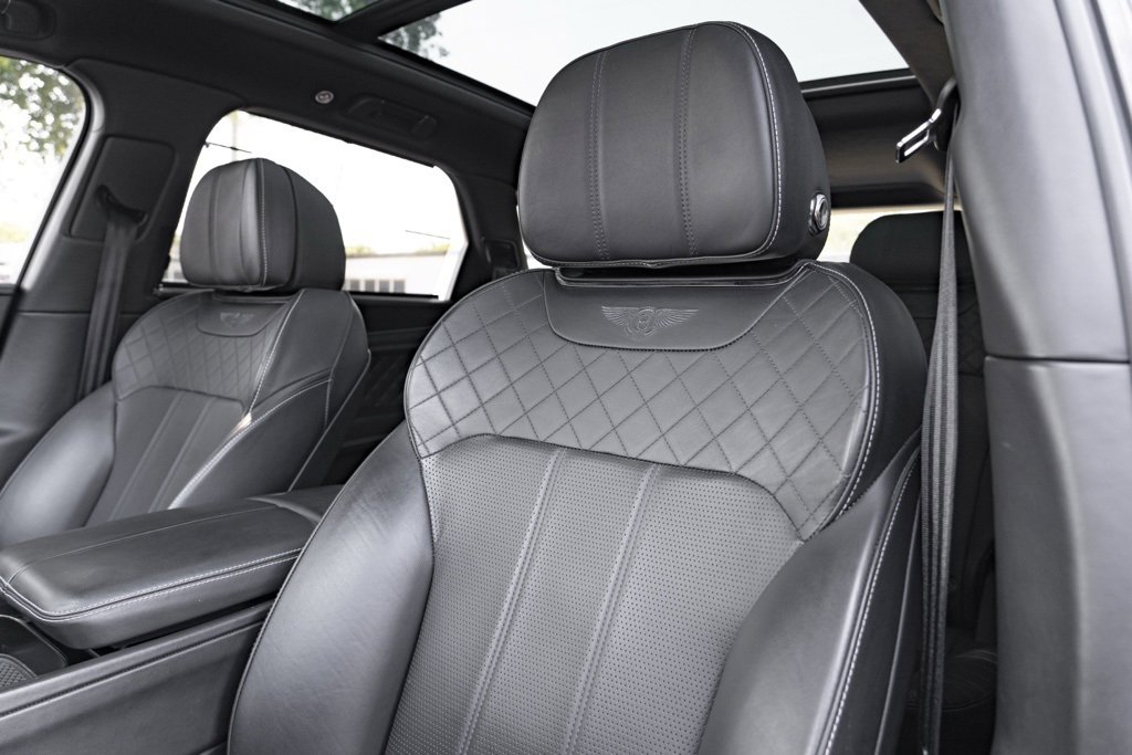 Used 2018 Bentley Bentayga image 14