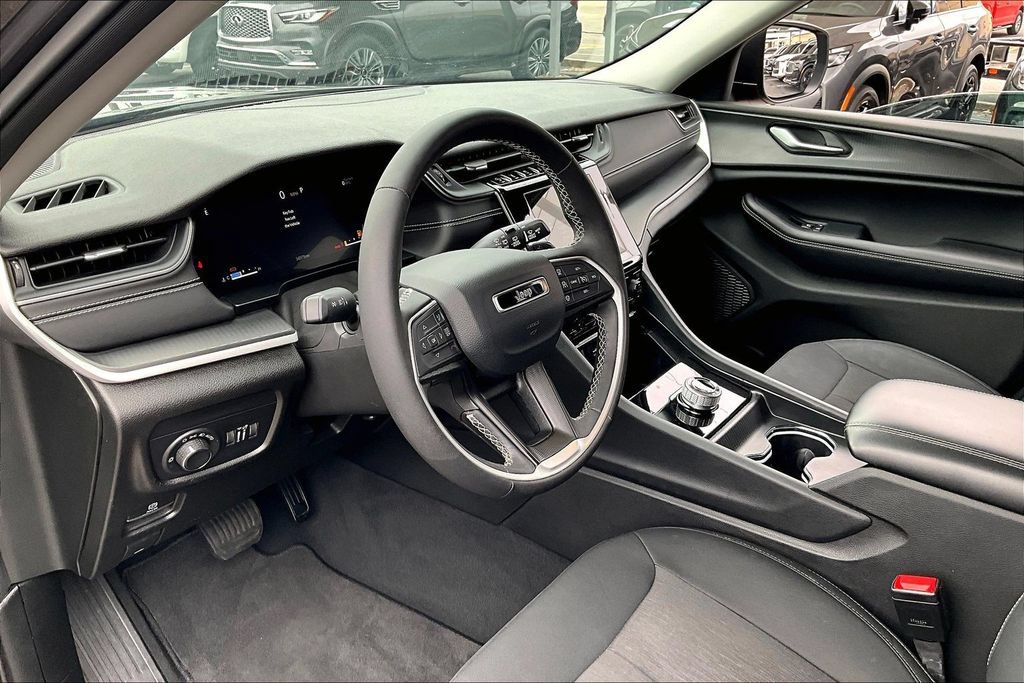 Used 2024 Jeep Grand Cherokee L Laredo AWD/4WD image 17