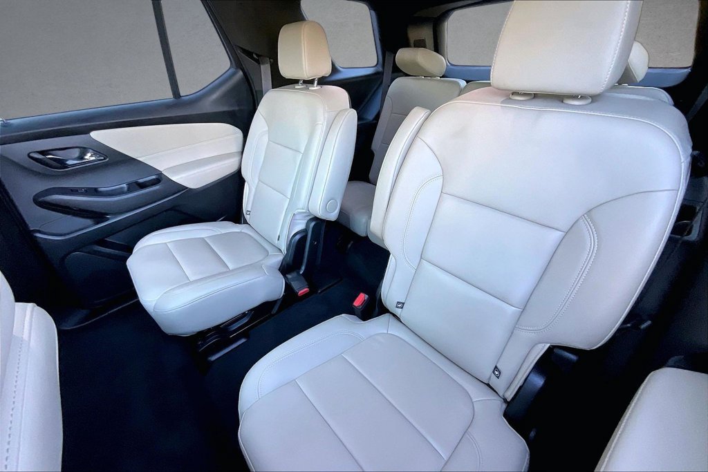 Used 2022 Chevrolet Traverse LT w/ LT Premium Package AWD/4WD image 23
