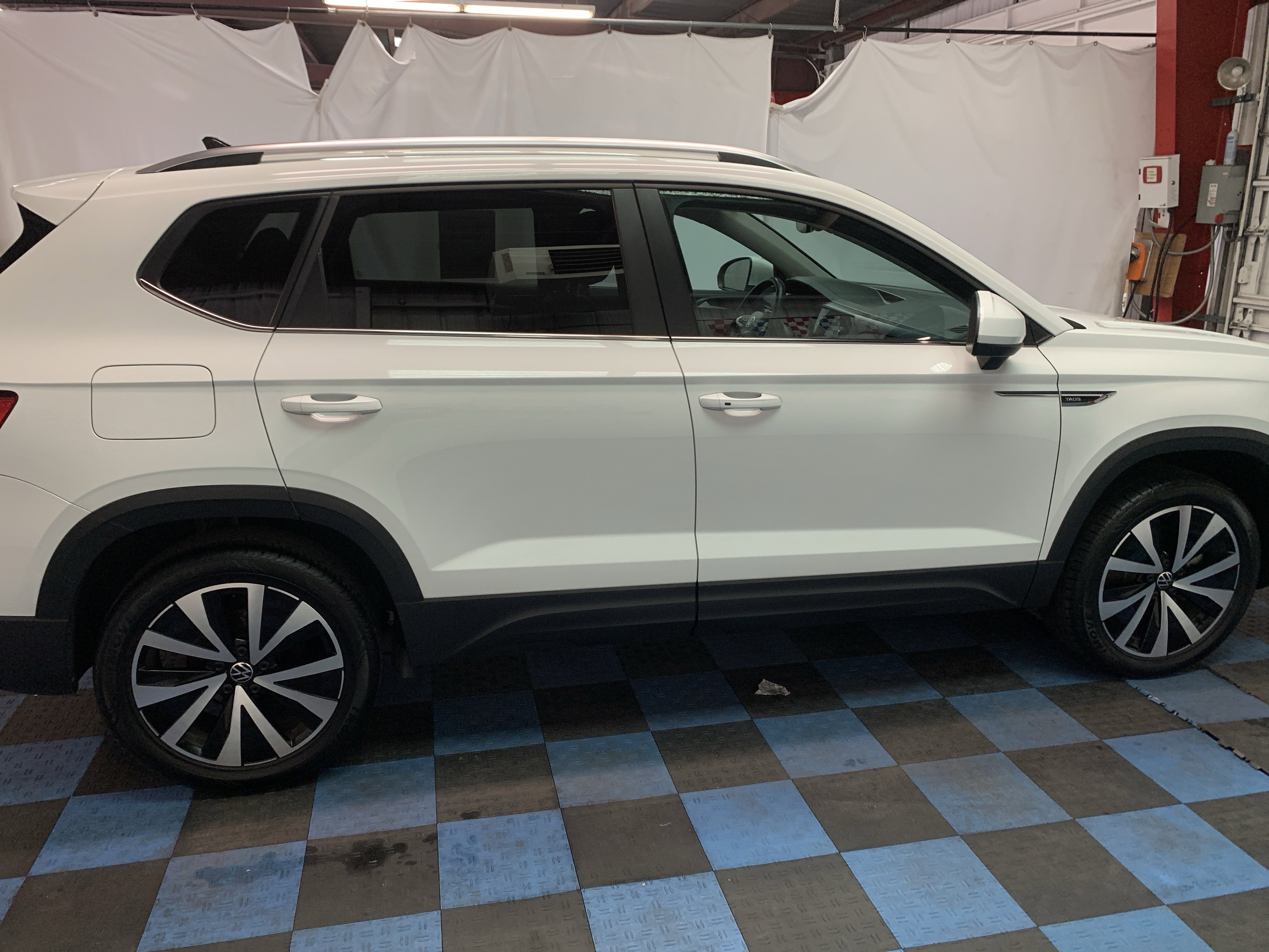 Used 2024 Volkswagen Taos SE image 6