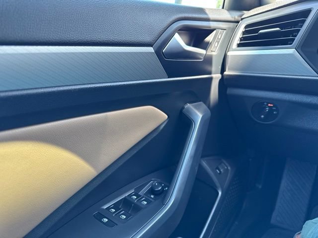 Used 2019 Volkswagen Jetta SE w/ Cold Weather Package FWD image 19