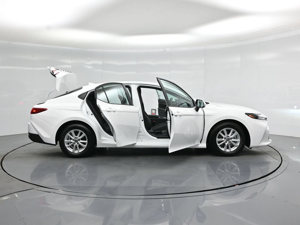 Used 2025 Toyota Camry LE FWD image 5