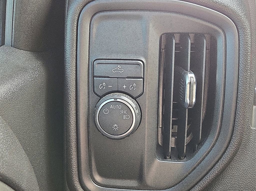 Used 2024 Chevrolet Silverado 1500 Custom image 21