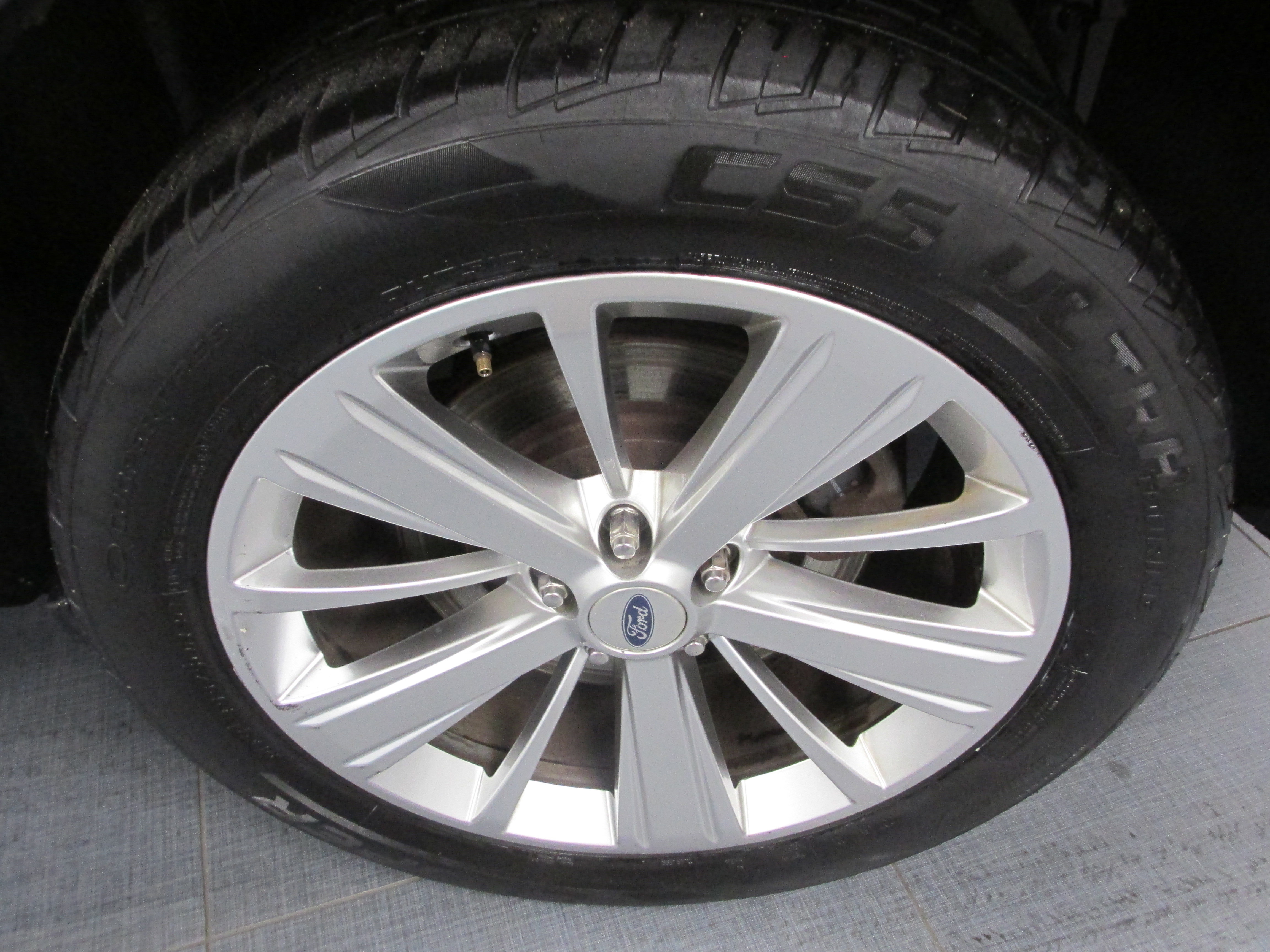 Certified 2019 Ford Explorer Limited w/ Class III Trailer Tow Package image 13