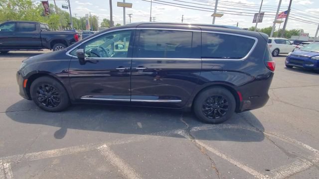 Used 2018 Chrysler Pacifica Touring-L Plus FWD image 5