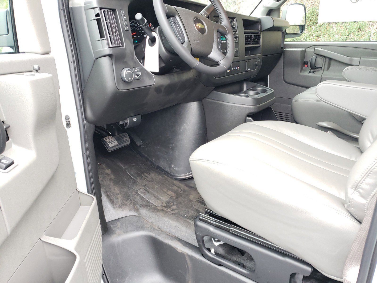 New 2023 Chevrolet Express 2500 w/ Driver Convenience Package image 10