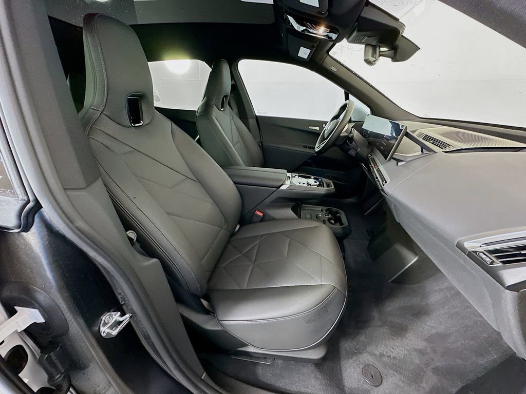 Used 2025 BMW iX xDrive50 image 28