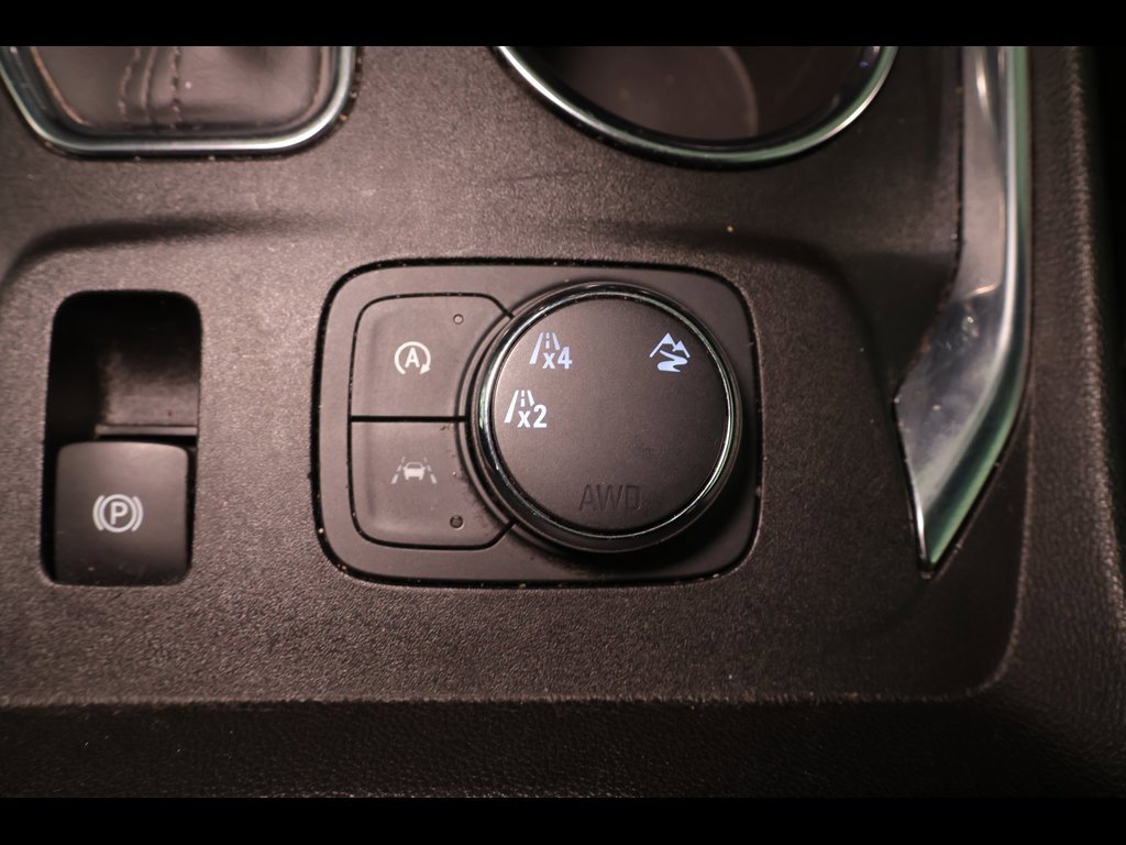 Used 2022 Chevrolet Traverse LT image 13